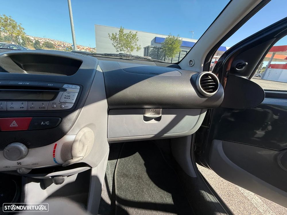 Toyota Aygo 1.0 + AC - 8