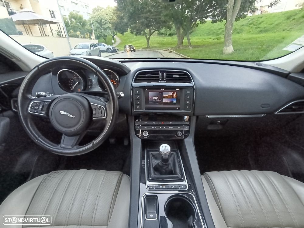 Jaguar F-Pace 2.0 i4D Prestige - 17