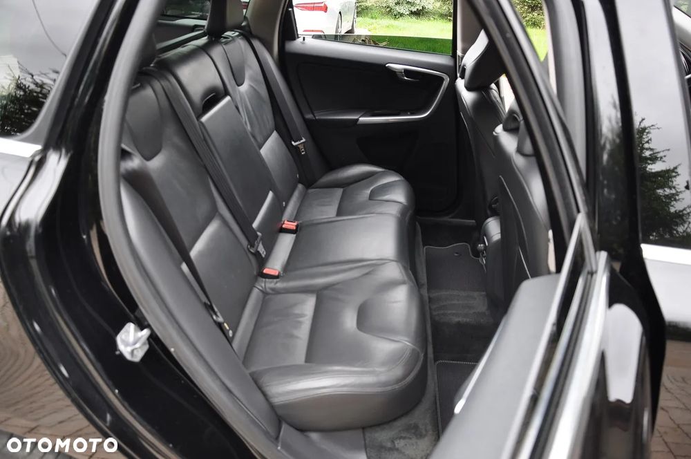 Volvo XC 60 D5 AWD Geartronic Summum - 26