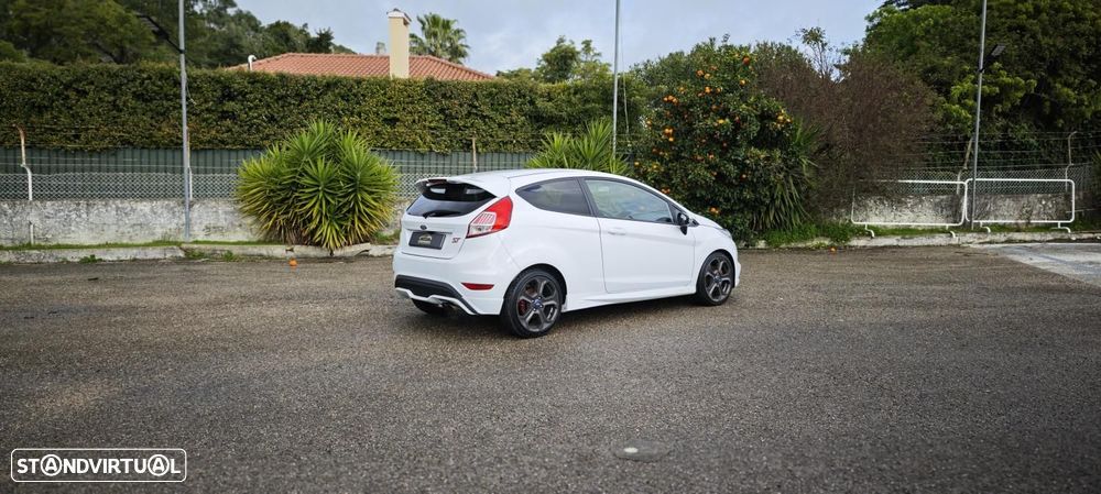 Ford Fiesta 1.6 T ST - 15