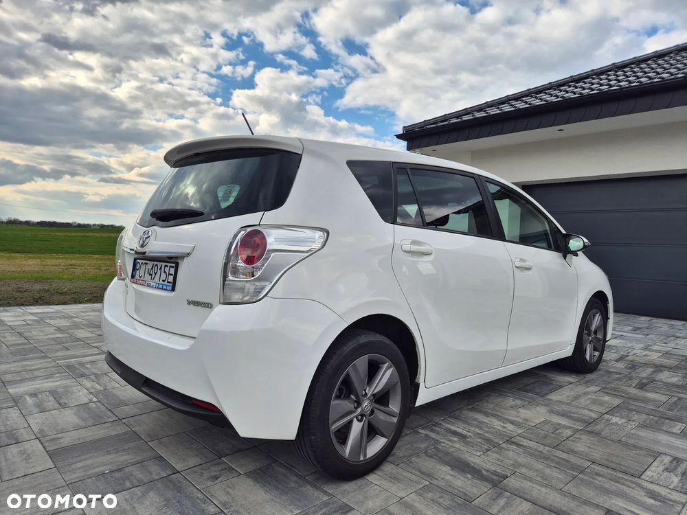 Toyota Verso 1.6 D-4D Premium - 24