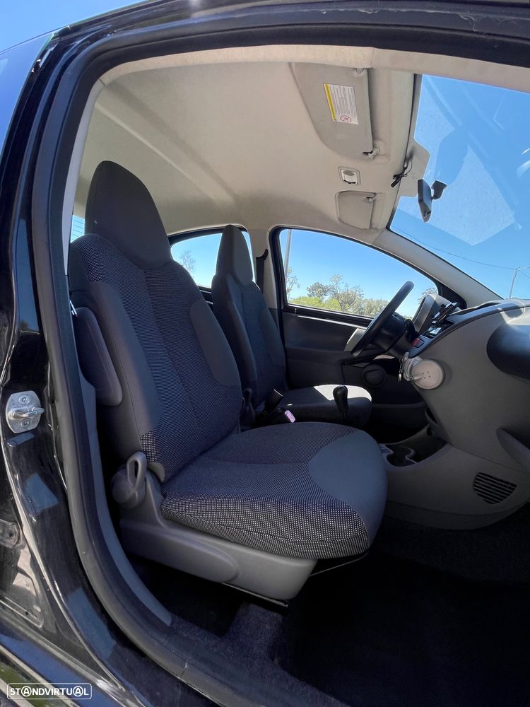 Peugeot 107 1.0 Urban - 12