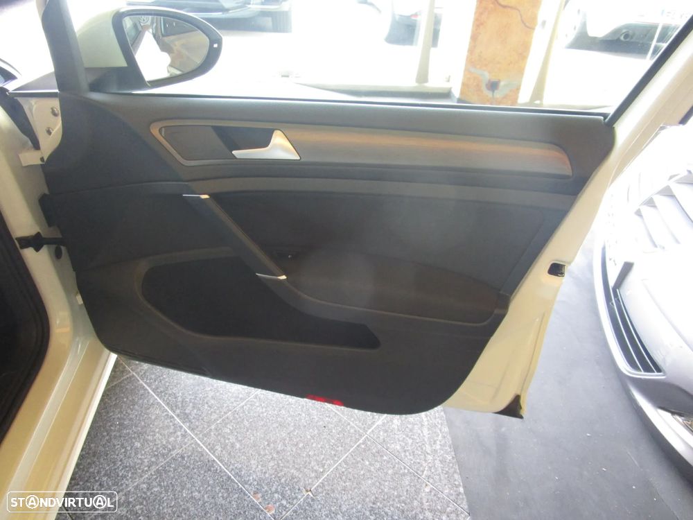 VW e-Golf AC/DC - 21