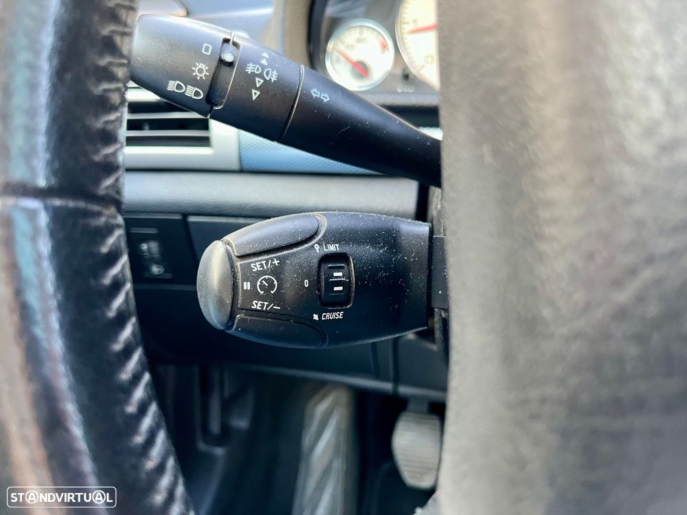 Peugeot 407 SW 2.2 HDi SE Navteq - 46