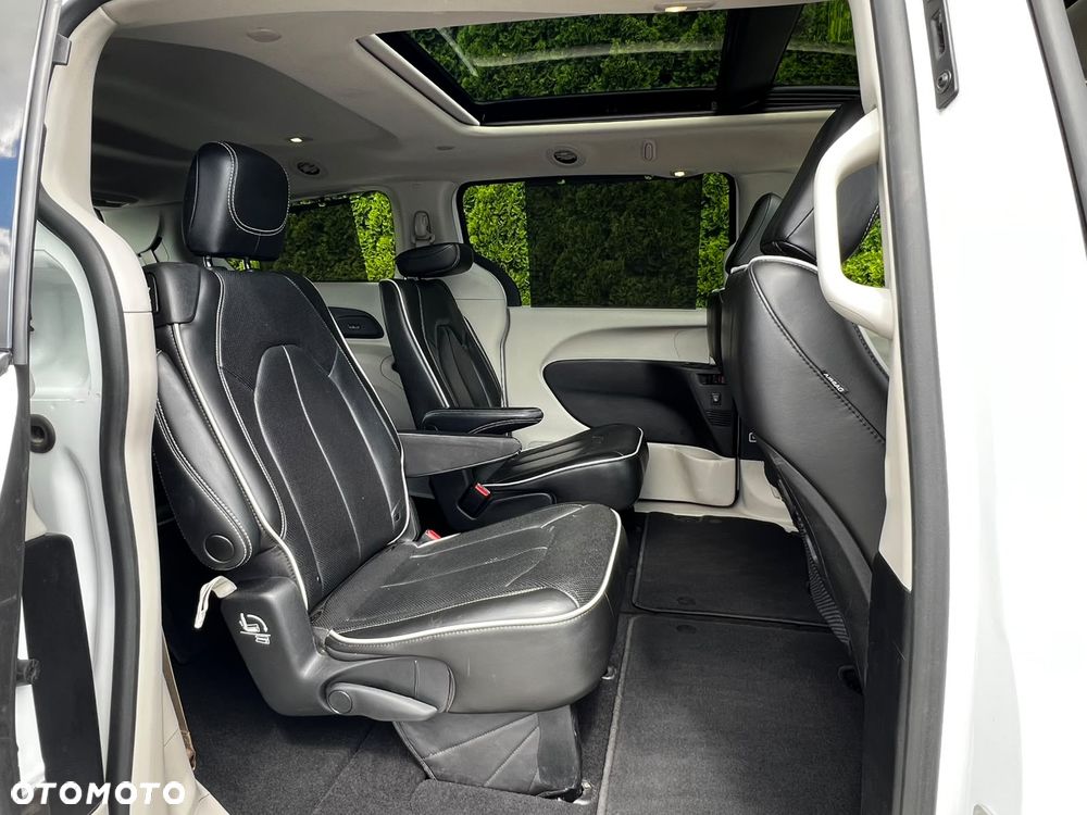 Chrysler Pacifica - 18
