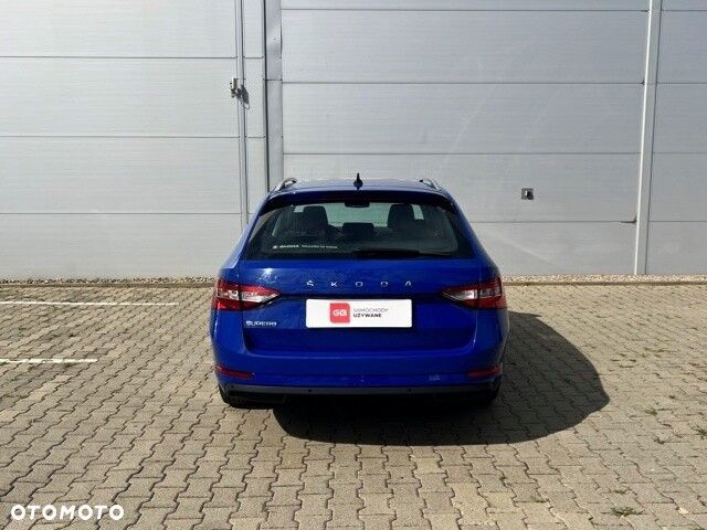Skoda Superb 2.0 TDI SCR Ambition DSG - 8