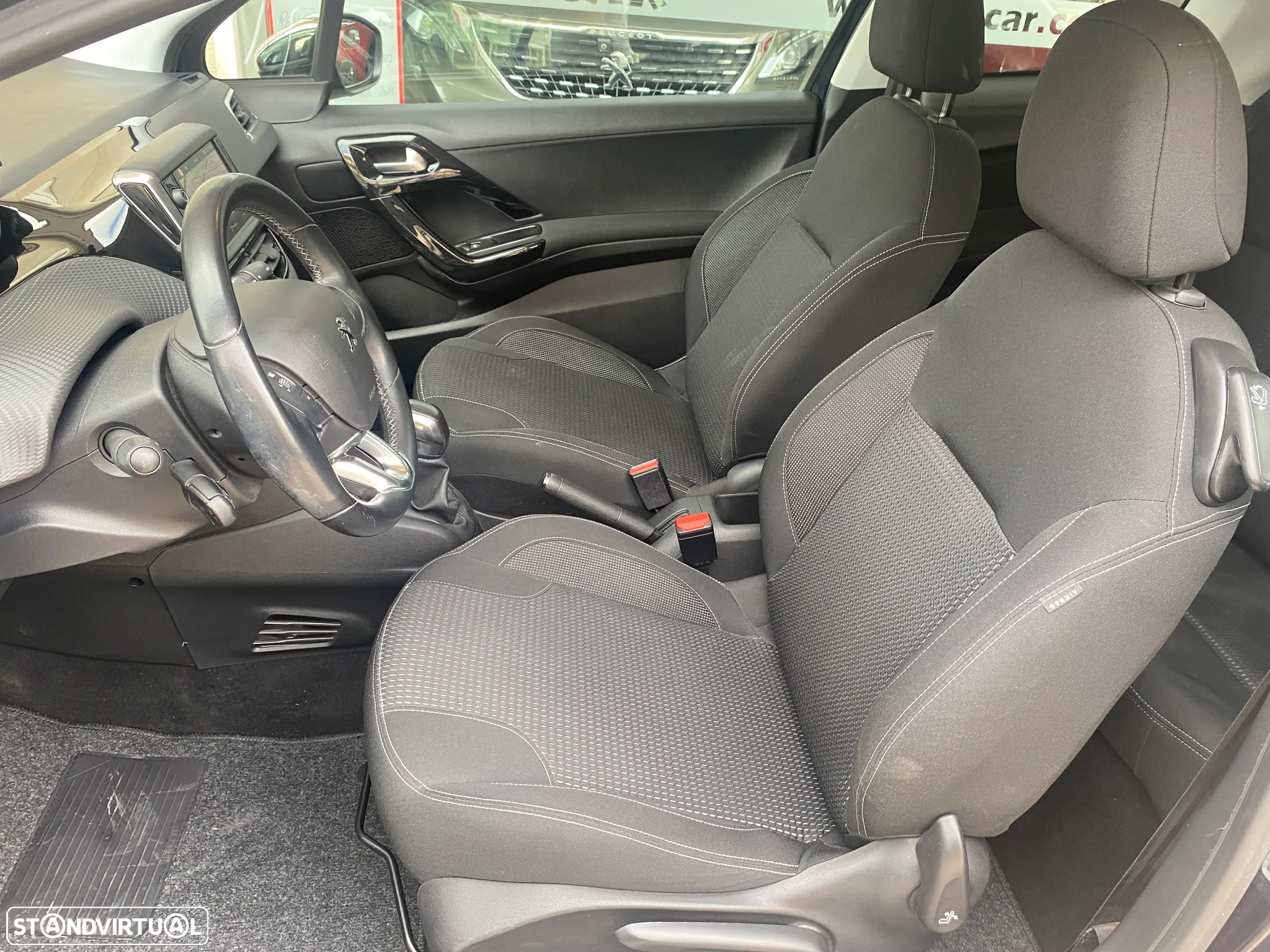 Peugeot 208 1.2 PureTech GT Line - 34