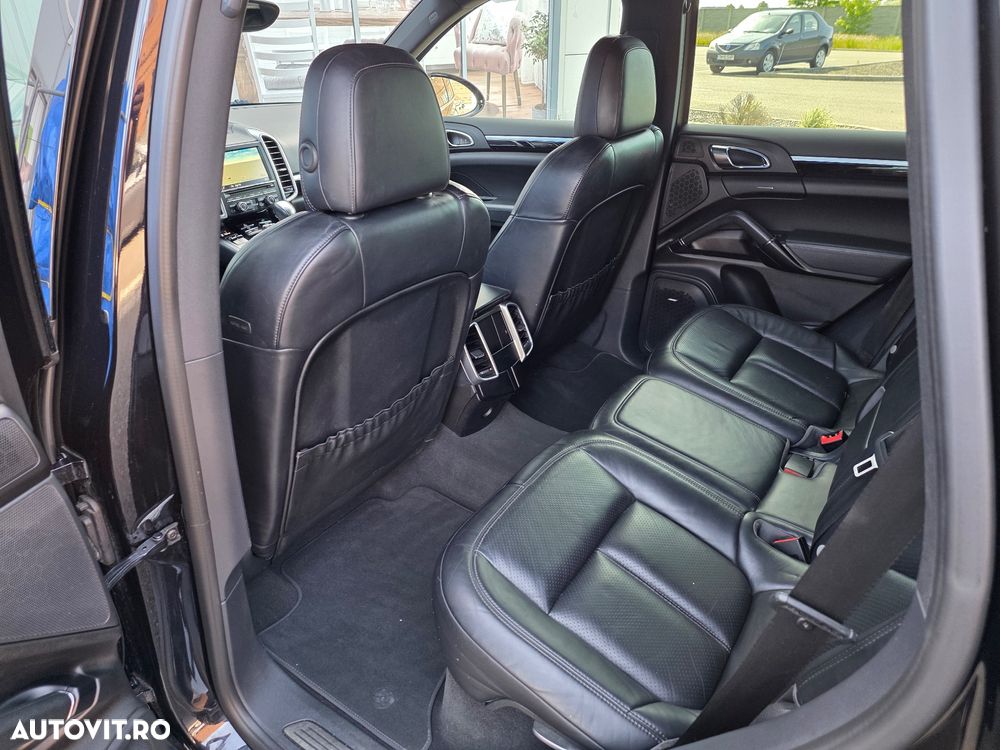 Porsche Cayenne Platinum Edition - 18