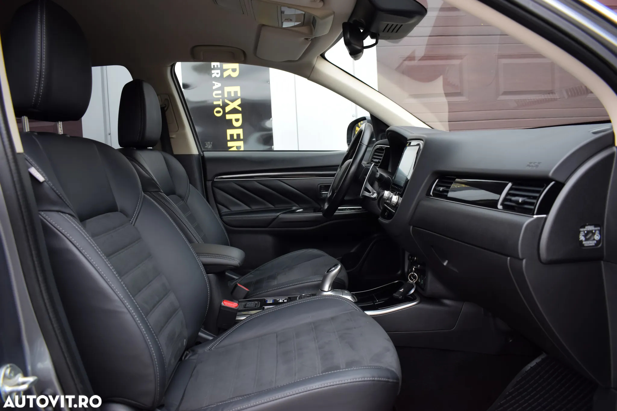 Mitsubishi Outlander PHEV 2.4 L 4X4 Instyle+ - 12
