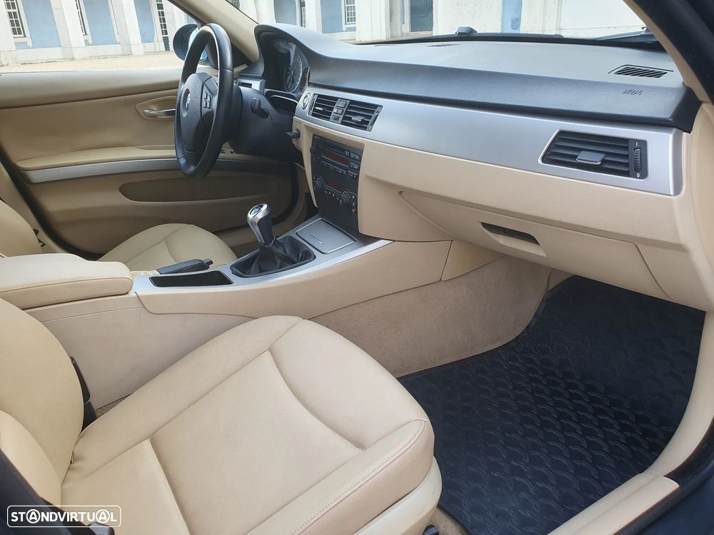BMW 320 d Exclusive - 22