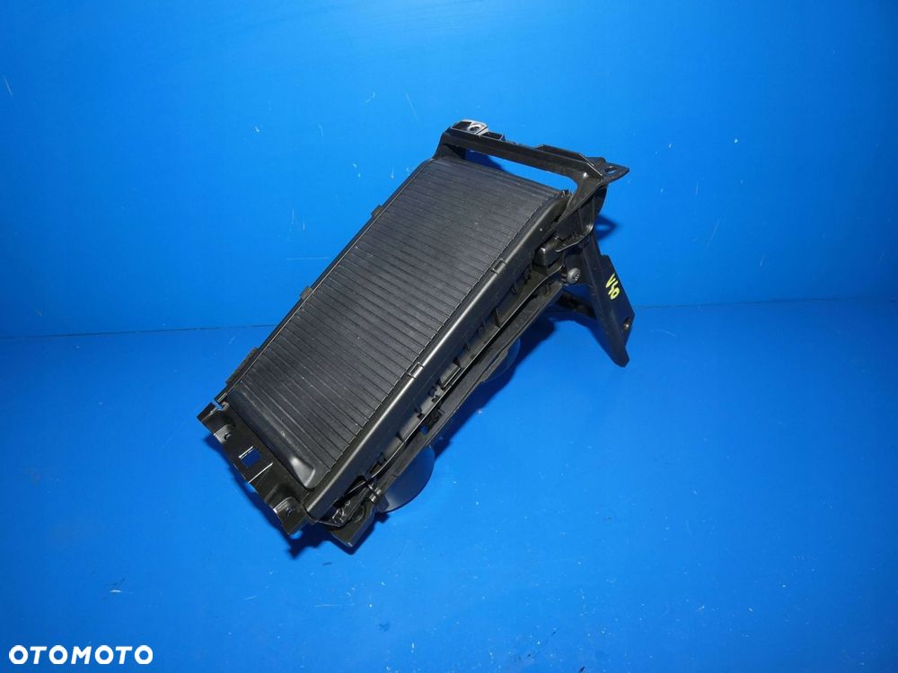 VOLVO V40 II SCHOWEK ROLETKA UCHWYT NA KUBKI TUNELU ŚRODKOWEGO - 1