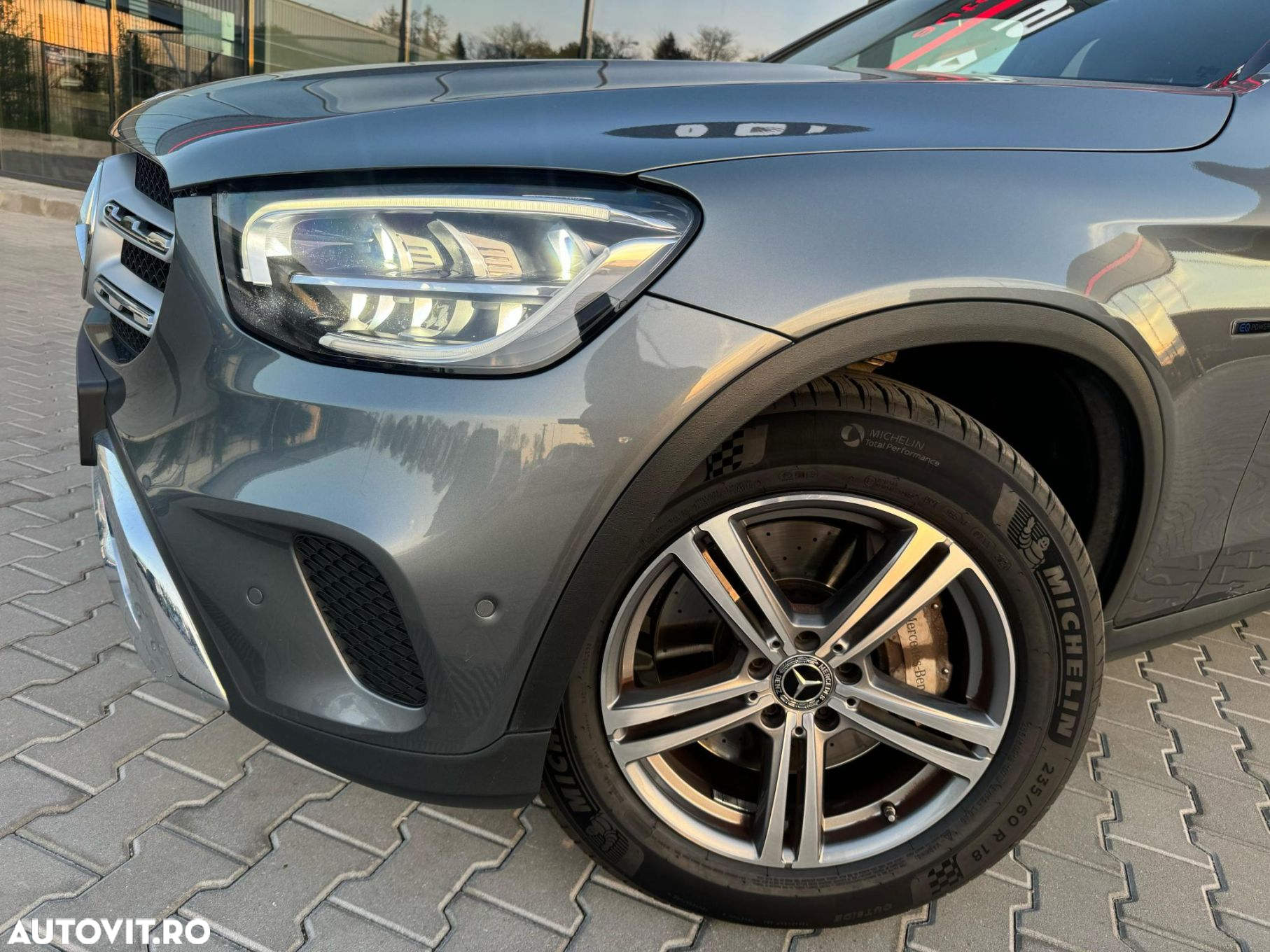Mercedes-Benz GLC 300 e 4Matic 9G-TRONIC - 32