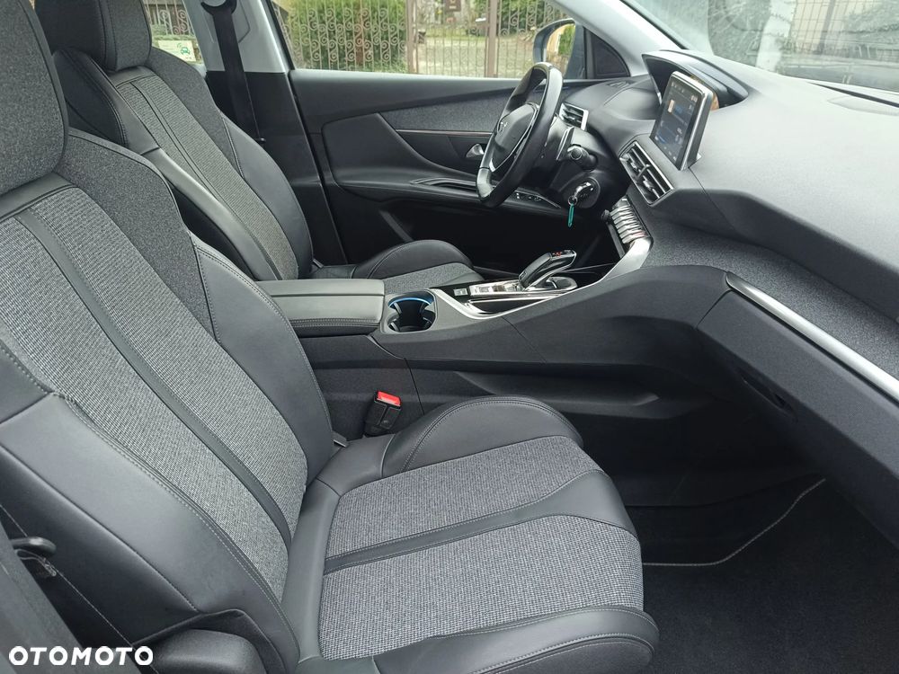 Peugeot 3008 1.5 BlueHDi Allure S&S EAT8 - 26