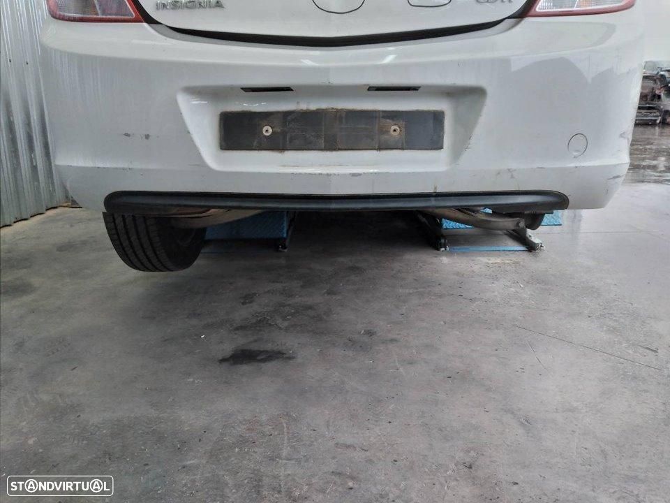 PARA-CHOQUES TRASEIRO OPEL INSIGNIA BERLINA - 1