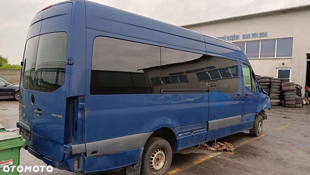 BŁOTNIK PRAWY TYŁ TYLNI CWIARTKA BOK MERCEDES SPRINTER 907 AUTOBUS - 1