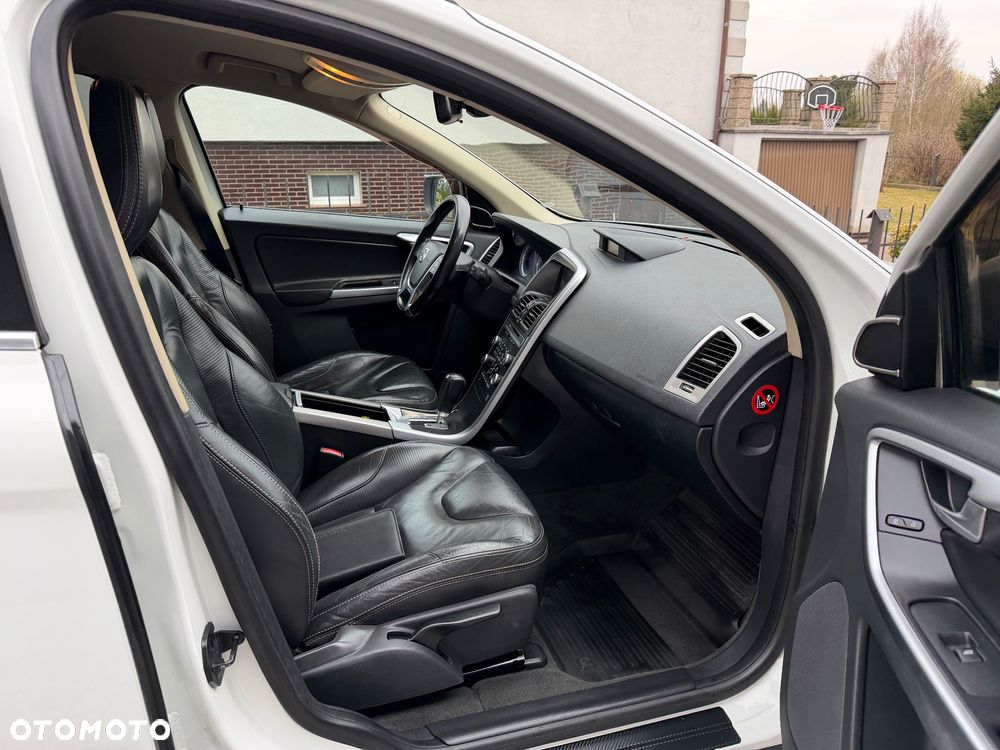 Volvo XC 60 D3 R Design - 16