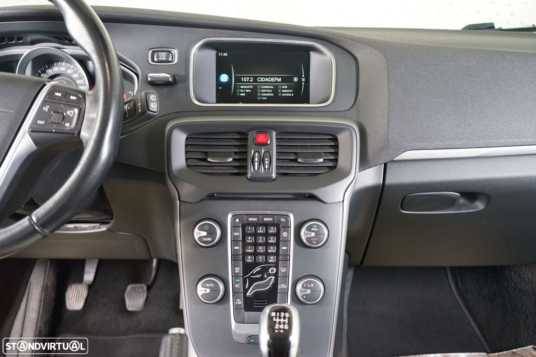 Volvo V40 Cross Country 1.6 D2 Summum - 19