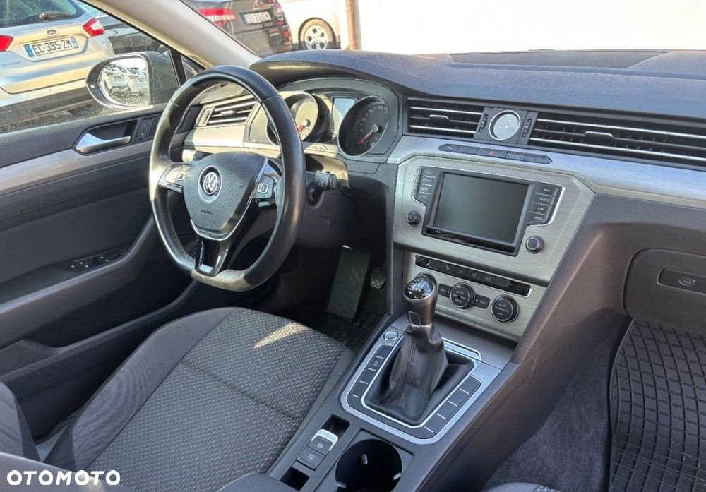 Volkswagen Passat - 11