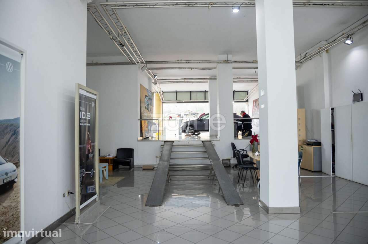 Loja ampla para arrendamento no centro de Vila Nova de Famalicão - Grande imagem: 2/15