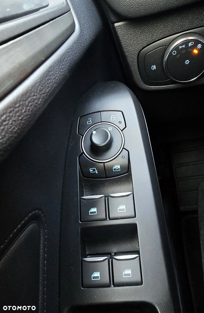 Ford Focus 1.5 EcoBlue Start-Stopp-System TITANIUM EDITION - 32