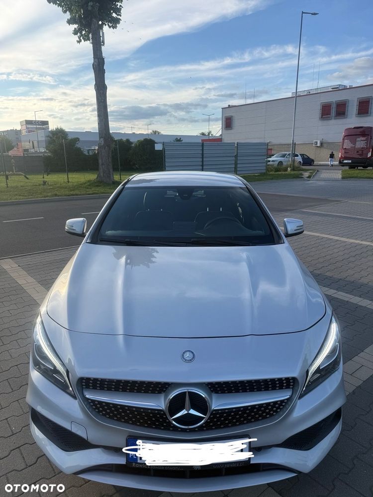 Mercedes-Benz CLA 180 7G-DCT AMG Line - 3