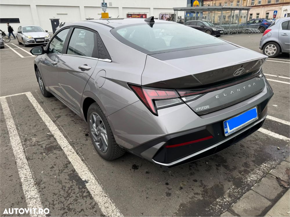 Hyundai Elantra 1.6 l 123 CP CVT Highway - 4