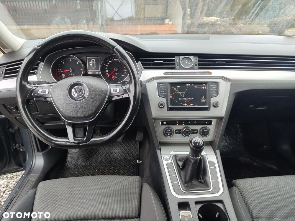 Volkswagen Passat - 32