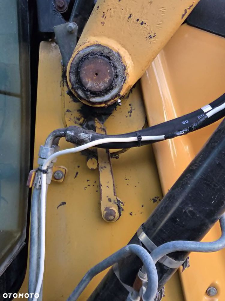 Caterpillar CAT 422E - 25