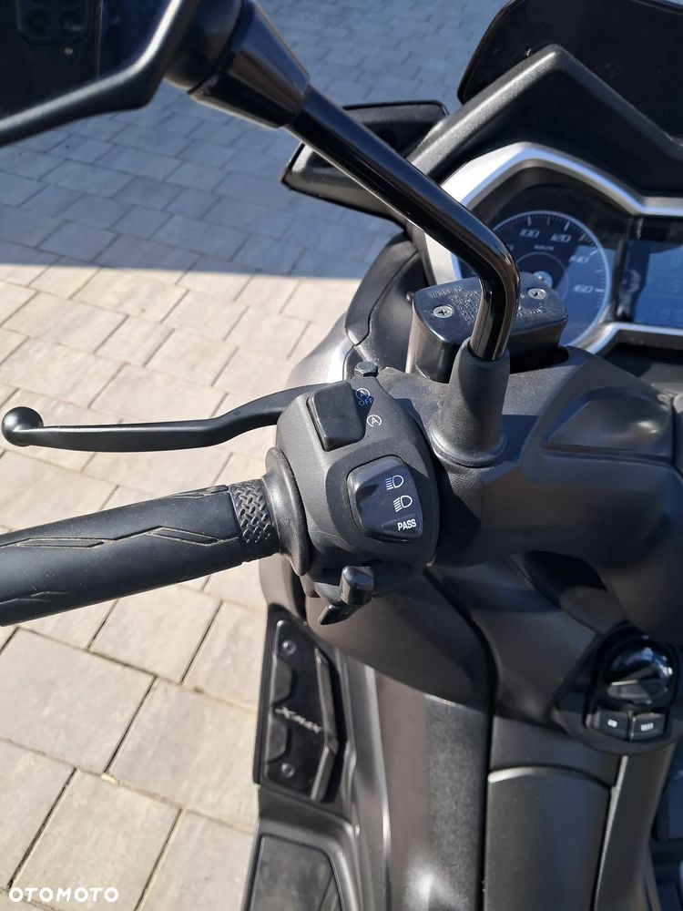 Yamaha X-max - 7