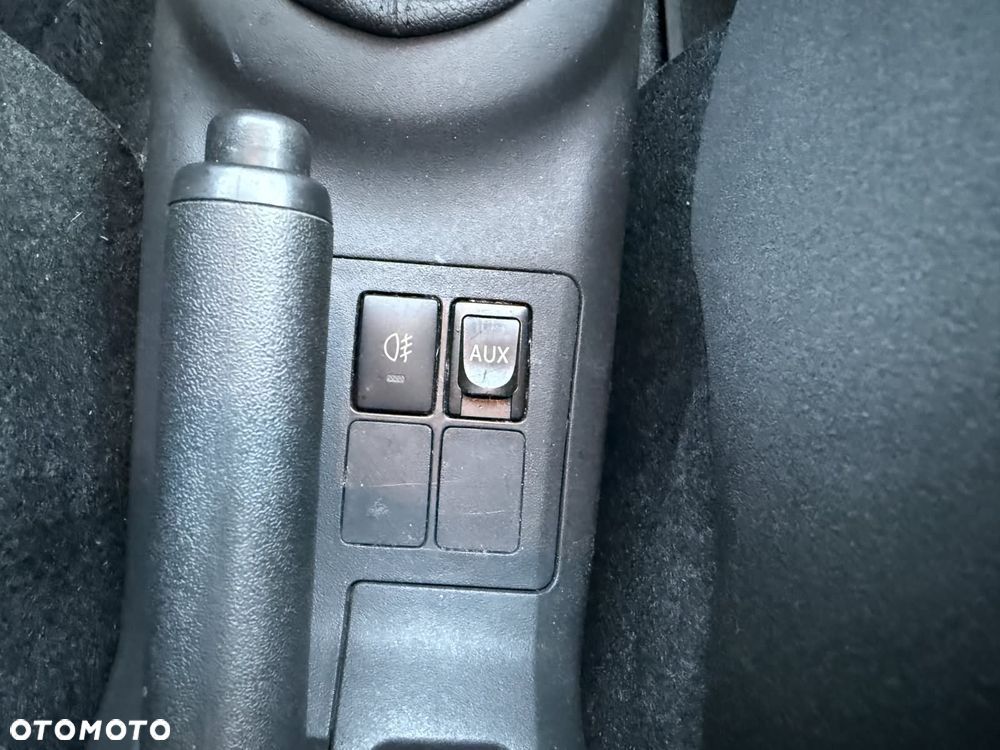 Toyota Yaris 1.0 VVT-i Cool - 33