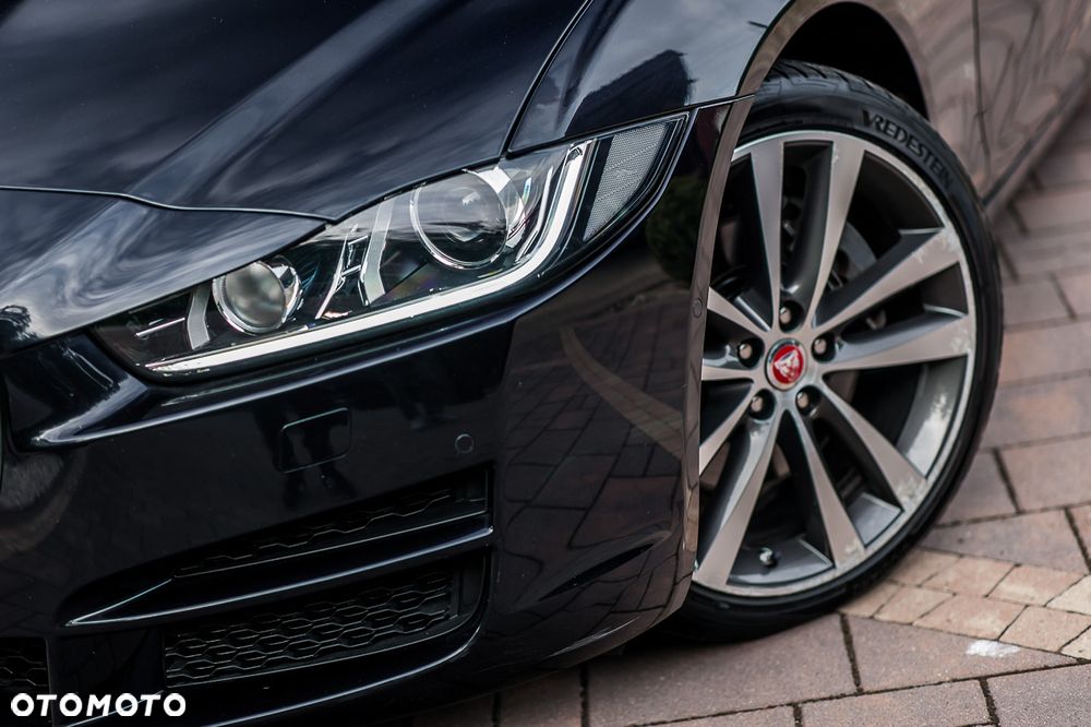 Jaguar XE 2.0 T Prestige - 8