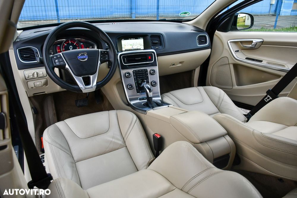 Volvo V60 D6 Plug-In-Hybrid AWD Geartronic Summum - 14