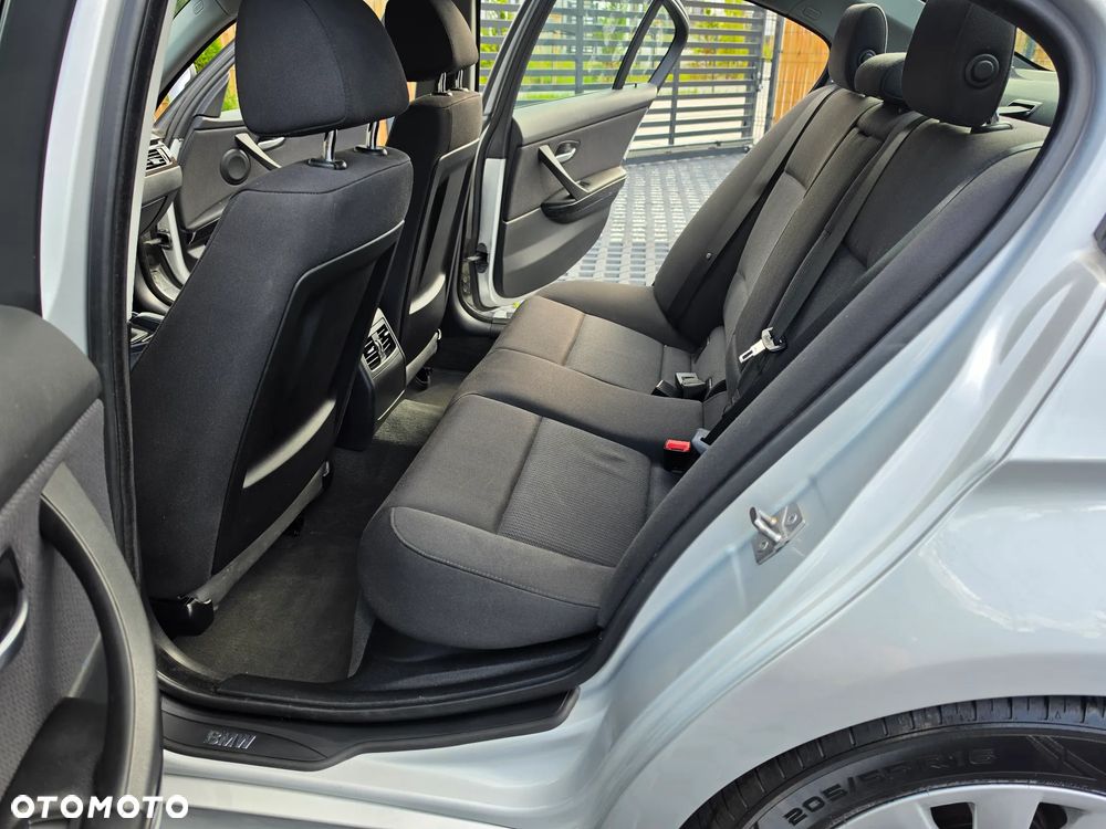 BMW Seria 3 318d DPF - 23