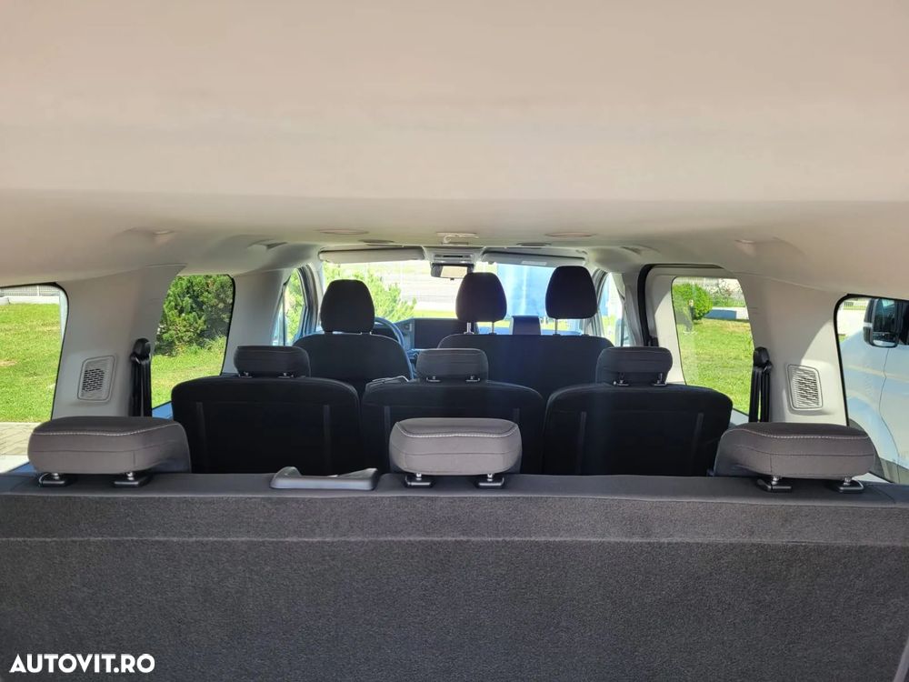Volkswagen Caravelle - 13