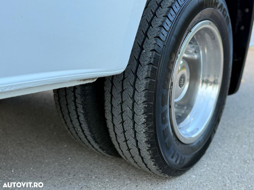 Mercedes-Benz Sprinter - 11