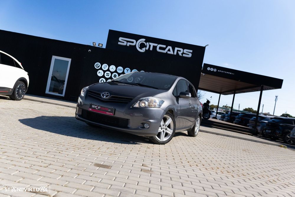 Toyota Auris 1.4 D-4D Comfort - 1