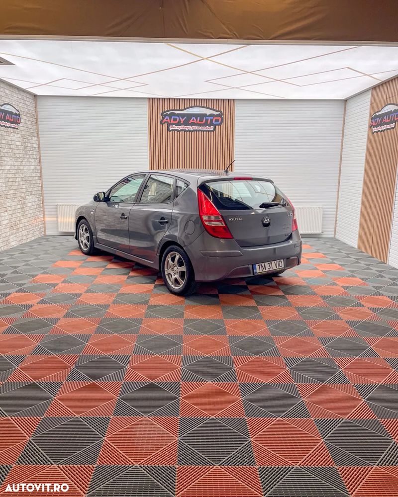 Hyundai i30 CW 1.6 CRDI GL Comfort - 4