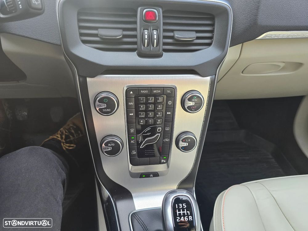 Volvo V40 Cross Country D3 Ocean Race - 16