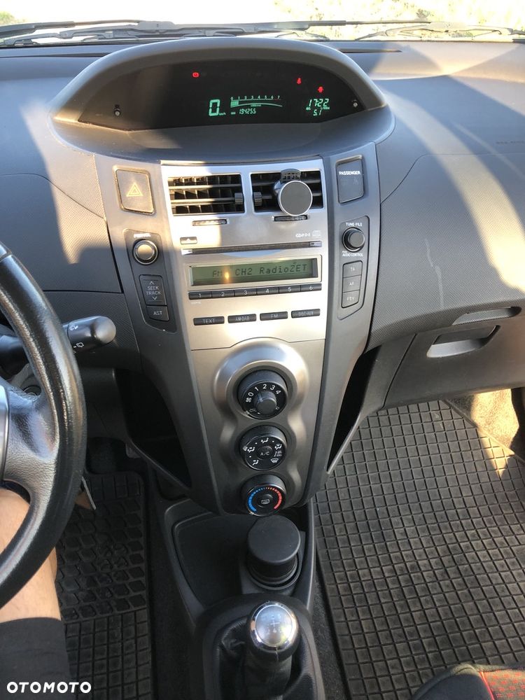 Toyota Yaris - 14
