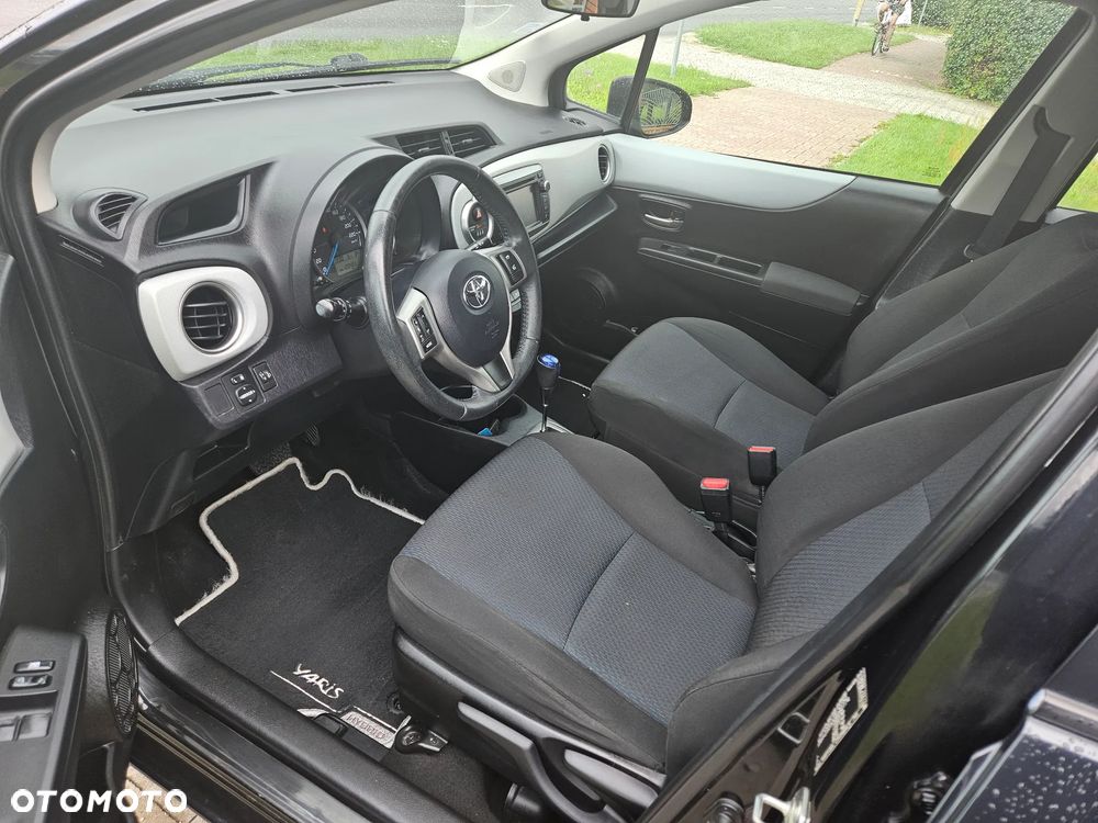 Toyota Yaris Hybrid 100 Sol - 9
