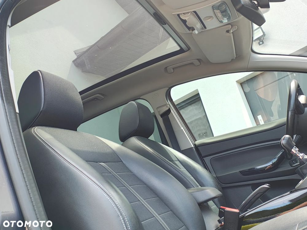 Ford Kuga 2.0 TDCi 4x4 Titanium - 22