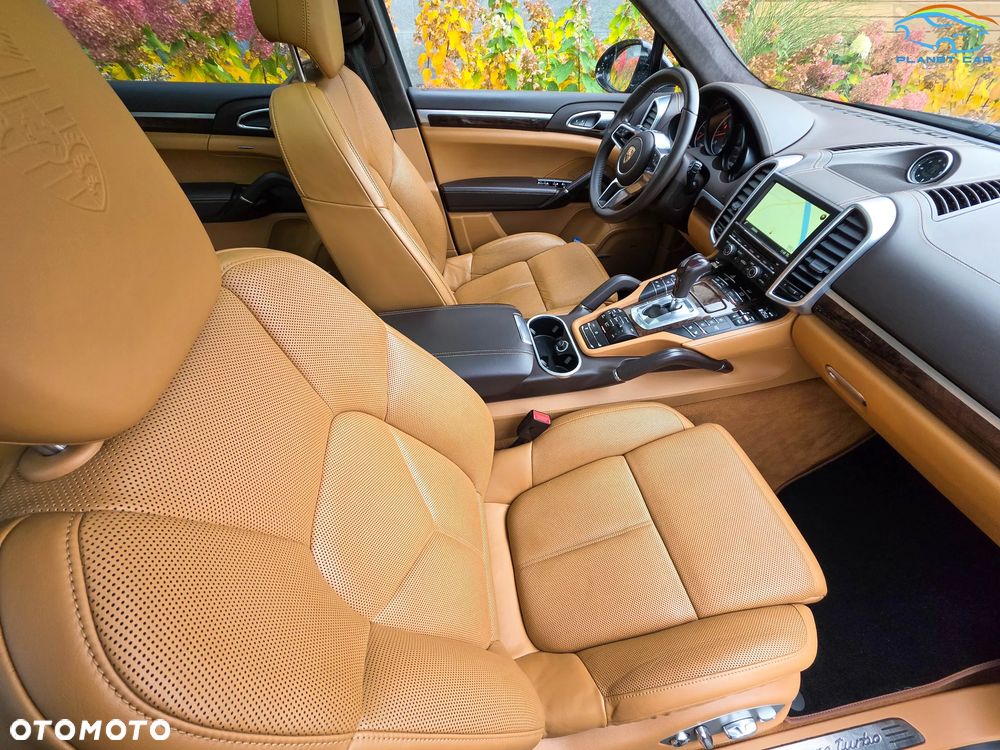 Porsche Cayenne Turbo - 17