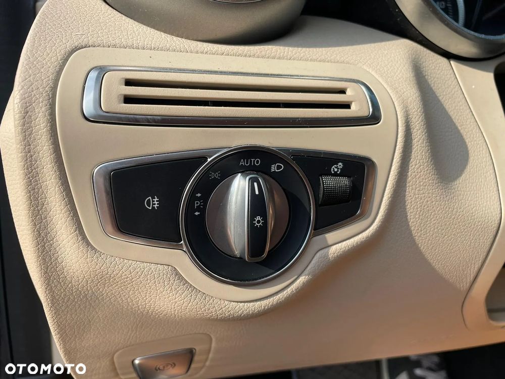 Mercedes-Benz Klasa C 300 4Matic 9G-TRONIC - 12