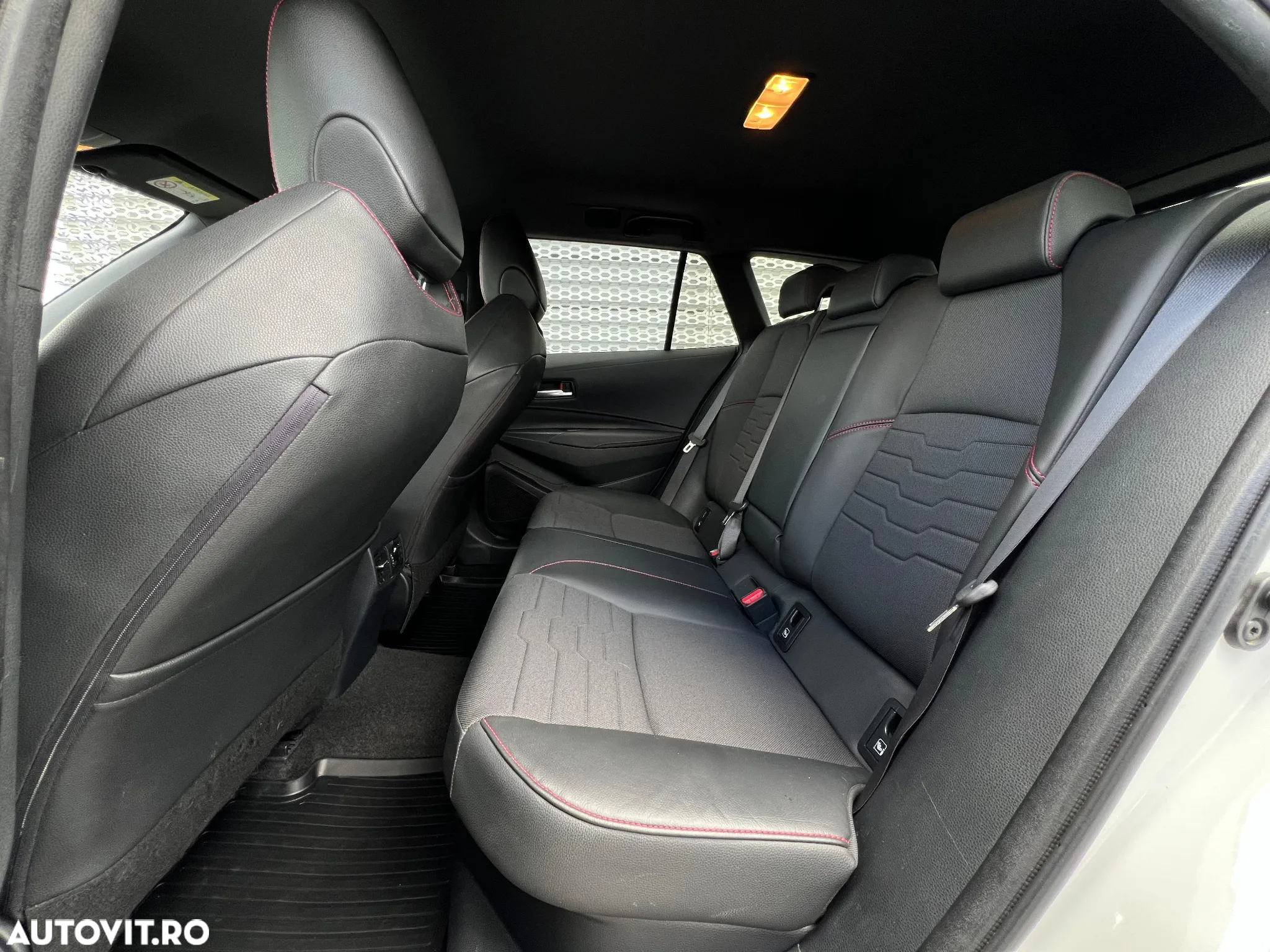 Toyota Corolla 1.8 HSD TS Exclusive Plus tapiterie Gri - 13