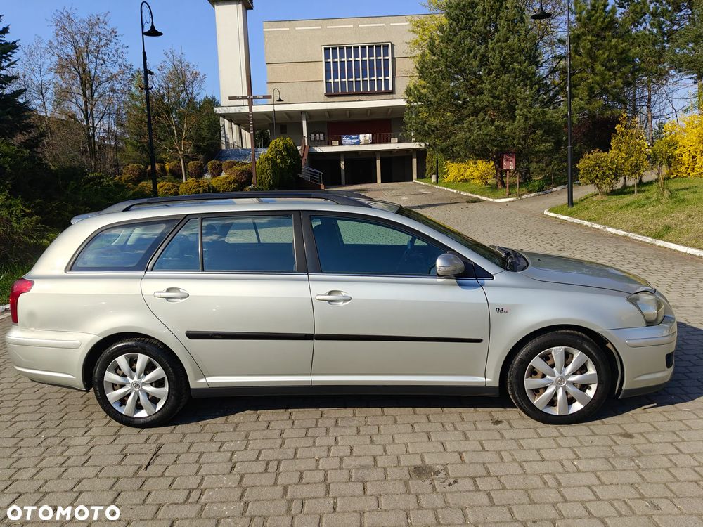 Toyota Avensis 2.0 D-4D Sol Premium - 3