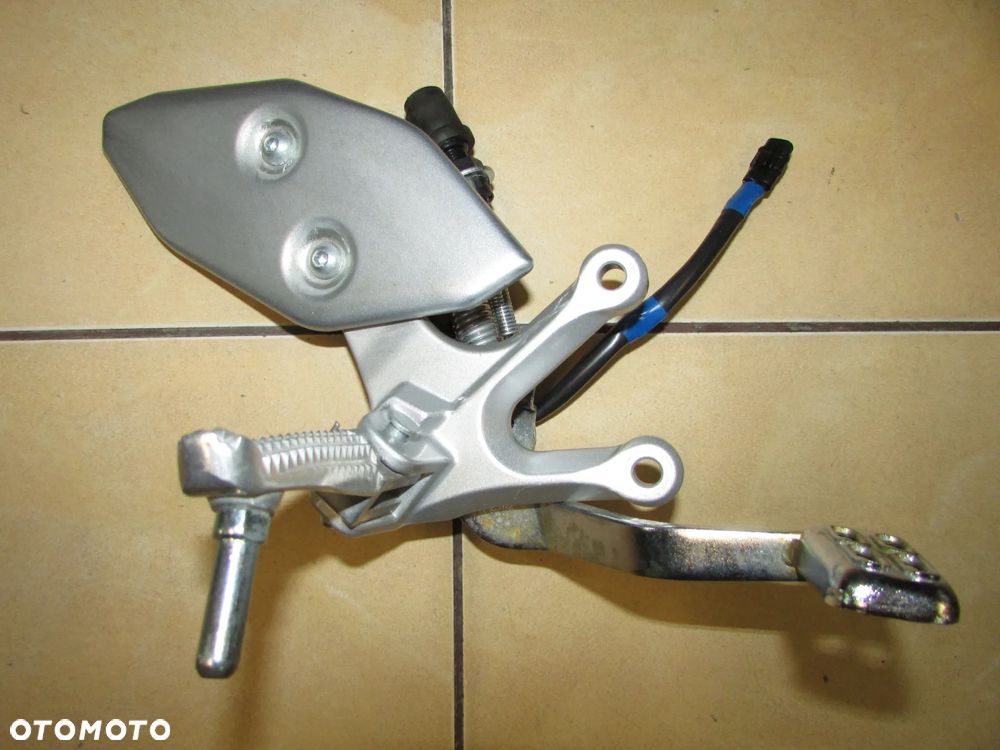 YAMAHA MT-03 2020+ podnóżek set prawy przód - 1