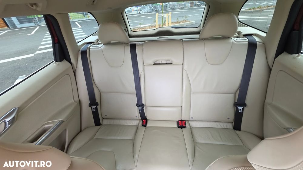 Volvo XC 60 D5 AWD Aut. Summum - 8