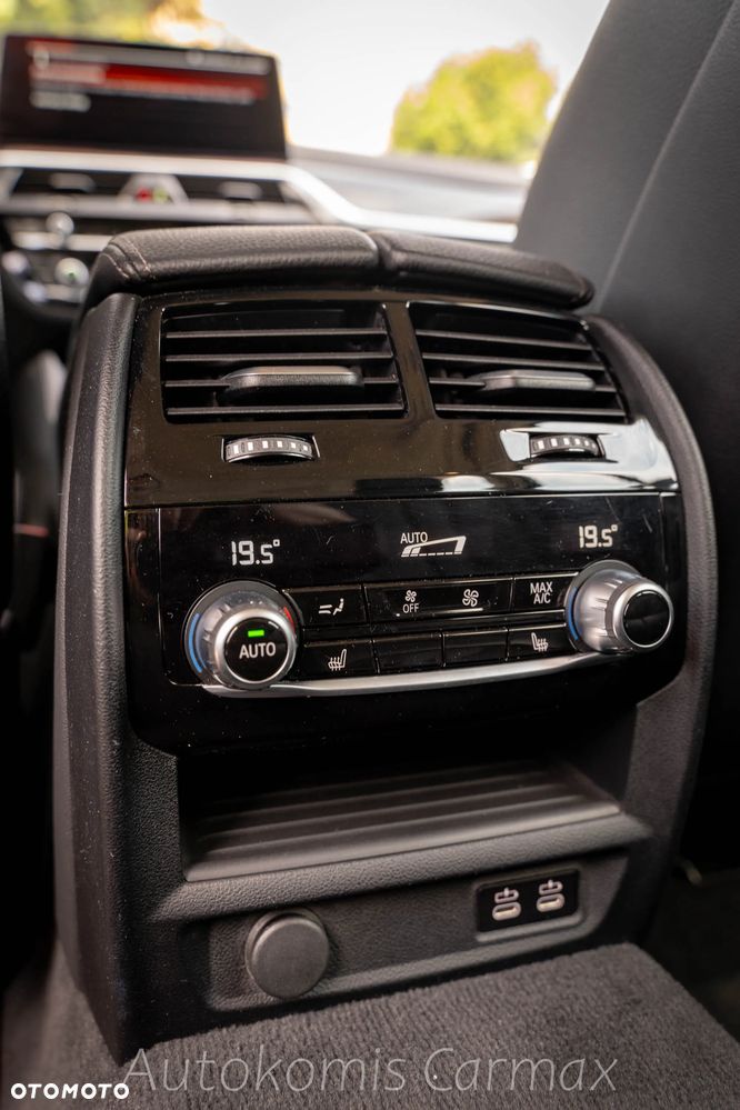 BMW Seria 5 530i xDrive Luxury Line - 27