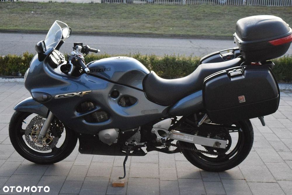 Suzuki GSX - 6