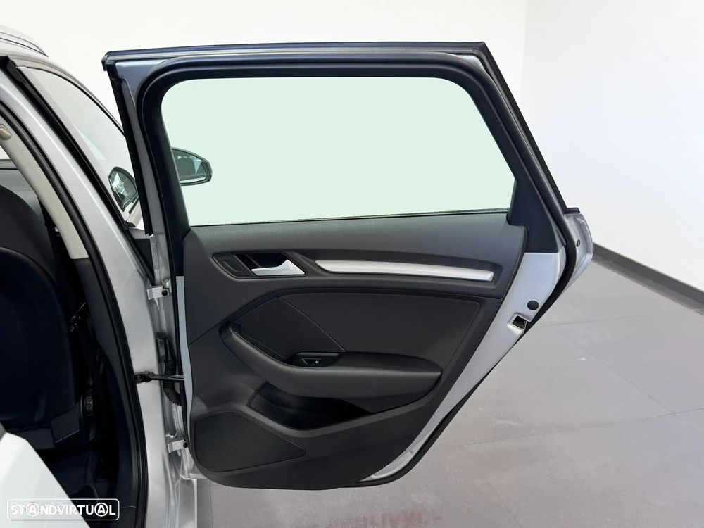 Audi A3 Sportback 1.6 TDI Advance - 41